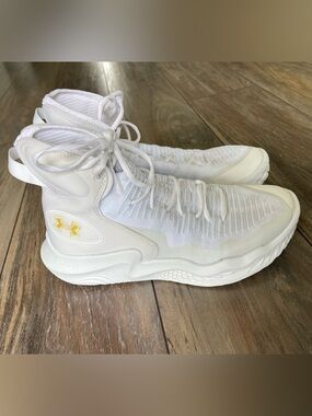 Under Armour Women's Flow Ace Highlight volleyball shoes white & gold size 12